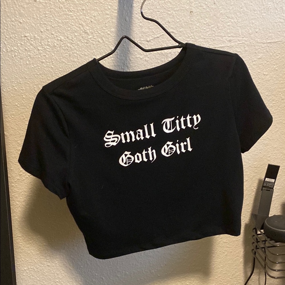DONATING NEXT WEEK IF DOESNT SELL Wild Fable Black Short Sleeve Crop T-Shirt